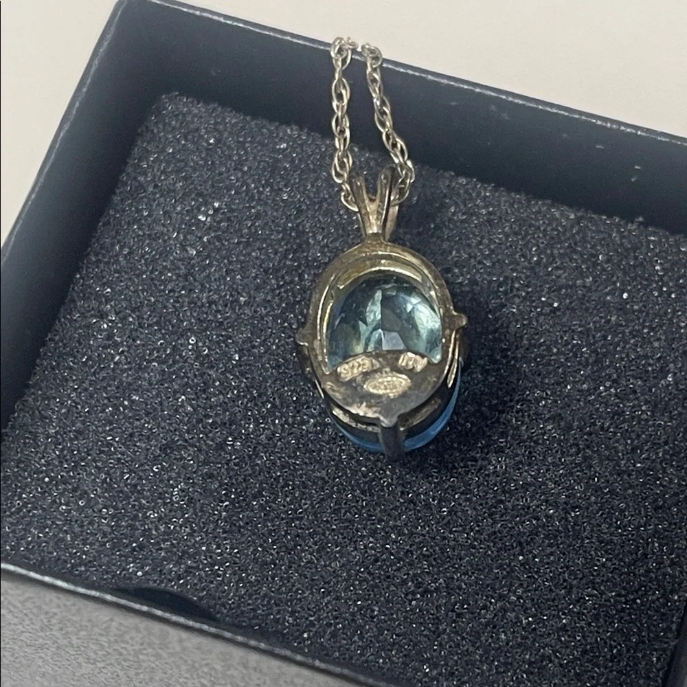 Avon Sterling Silver Blue Stone Leaf Pendant Necklace